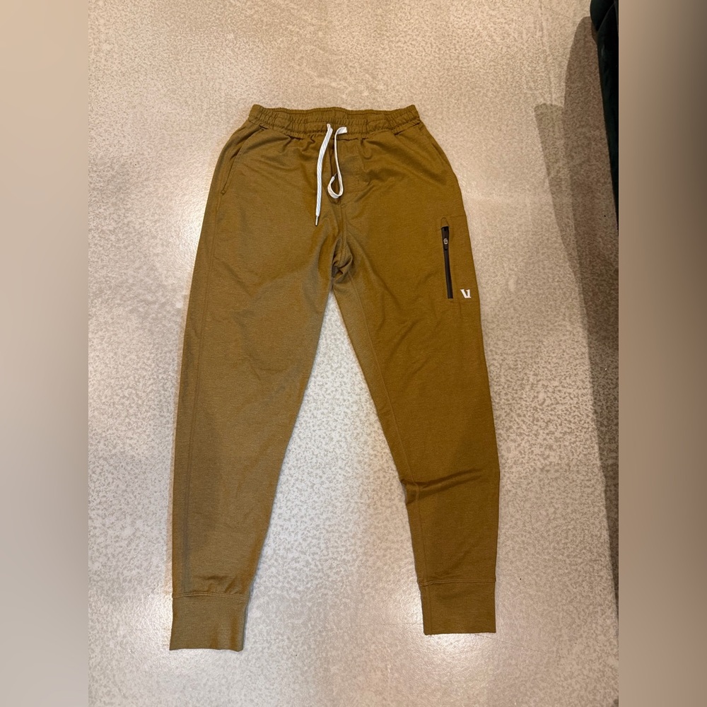 Vuori Tan Joggers with Zipper Pocket